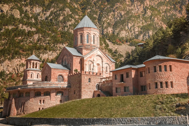 Tbilisi:DARIALI DAY TRIP KAZBEGI GUDAURI