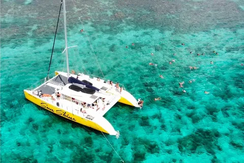 From Falmouth/Ocho Rios: Negril Beach and Catamaran Cruise