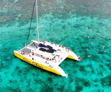 From Falmouth/Ocho Rios: Negril Beach and Catamaran Cruise