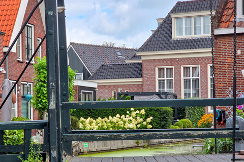 From Amsterdam: Keukenhof Tulips, Windmills & Volendam