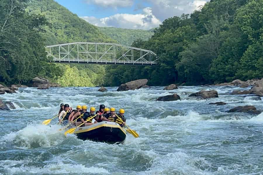 Hico, WV: Rafting-Tagestour auf dem Lower New River mit Mittagessen. Foto: GetYourGuide Hico, WV: Rafting-Tagestour auf dem Lower New River mit Mittagessen. Foto: GetYourGuide