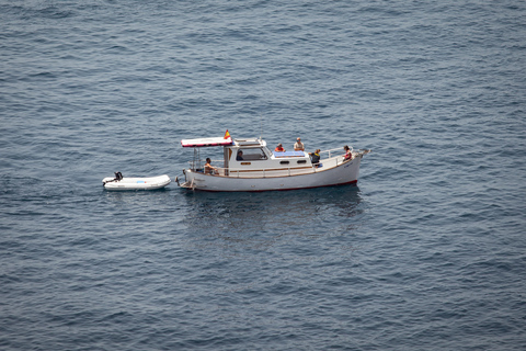 Granada - Calahonda: esperienza di escursione in barca sulla costa tropicaleMotril: Escursione in barca lungo la costa tropicale