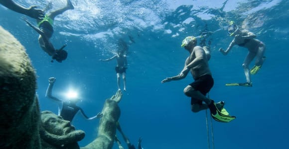 Von Split aus: Blaue Lagune & Unterwassermuseum (Mittagessen & Getränke)
