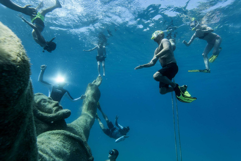 Desde Split: Laguna Azul y Museo Submarino (almuerzo y bebidas)