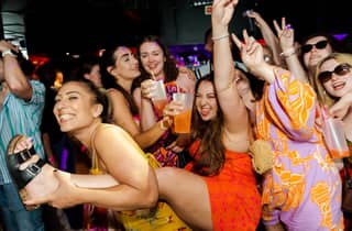 Kneipentour in Lissabon mit offener Bar, Shots und VIP-Club-Eintritt