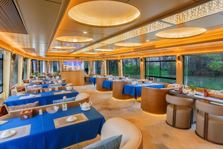 Guilin: 5-Star Li River Cruise to Yangshuo with Pickup Guilin: 5-Star Li River Cruise Lower Deck with Hotel Pickup