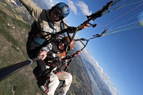 Bogotá: Atividade de parapente em guatavita com trasladosBilhete de voo básico de parapente e transfer