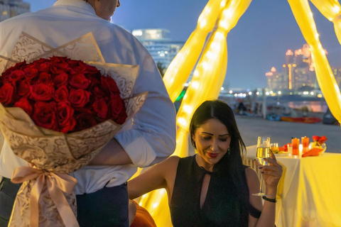 Dubai: Romantic Beach Dinner Set Menu 1: Romantic Beach Dinner for 2 with Skyline Views
