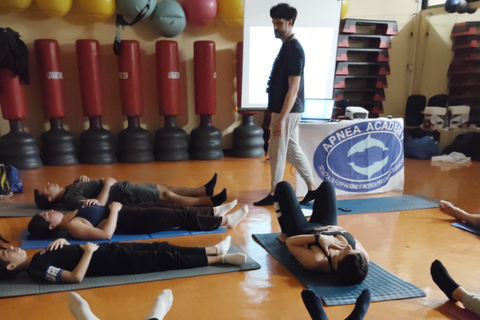 Apnée sous-marine et plongée en apnée dans la mer Ligure.APNÉE SOUS-MARINE