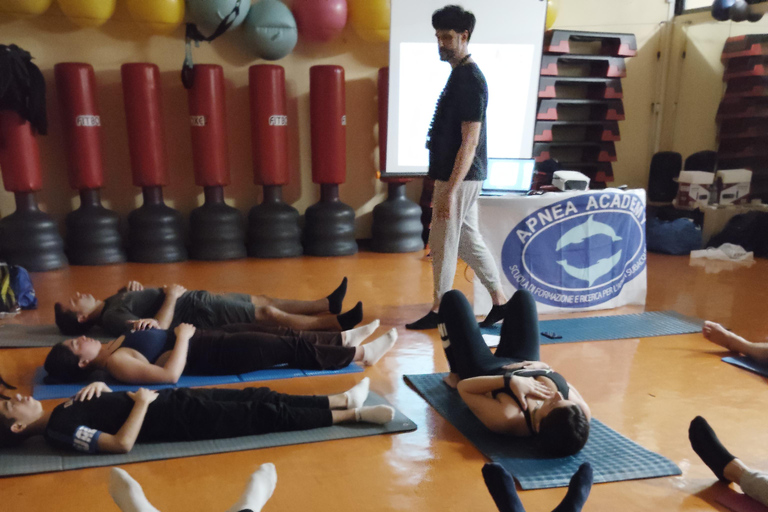 Apnée sous-marine et plongée en apnée dans la mer Ligure.APNÉE SOUS-MARINE