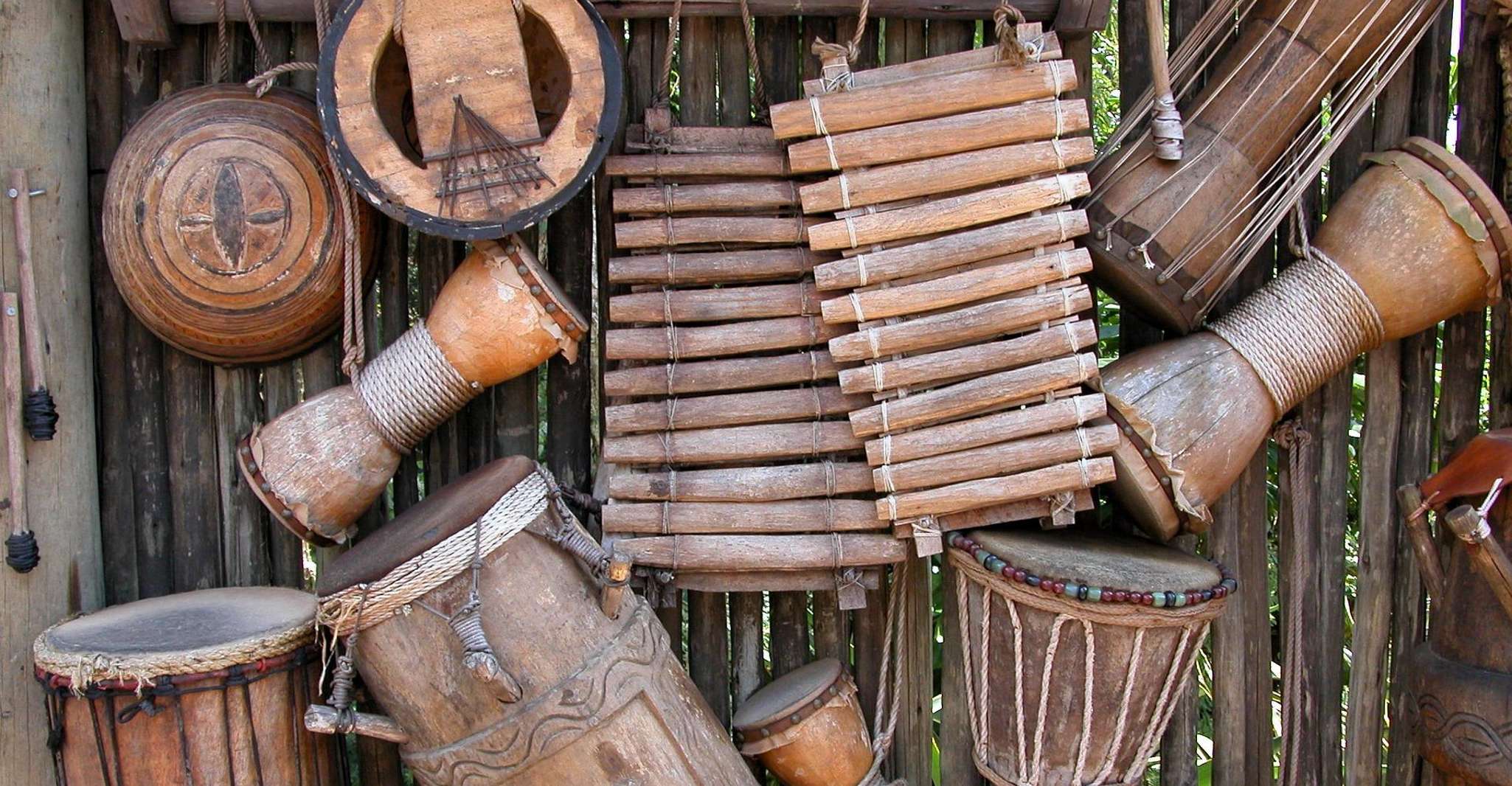 Gioca a strumenti Djembe sulla spiaggia ogni domenica! - Hizvo