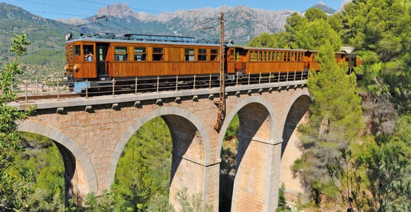 Mallorca: Ganztägige Ganztagestour mit Zug, Straßenbahn und Boot