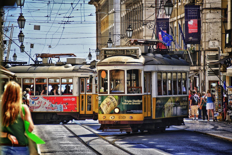 Lisbon:Private Sightseeing TukTuk Tour: Alfama, Belém & More 1.5-H Classic Tour Old Town