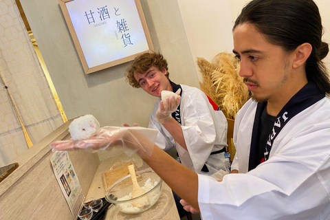 Tokyo: Rice Ball Making Class and Bike Tour of Local Areas