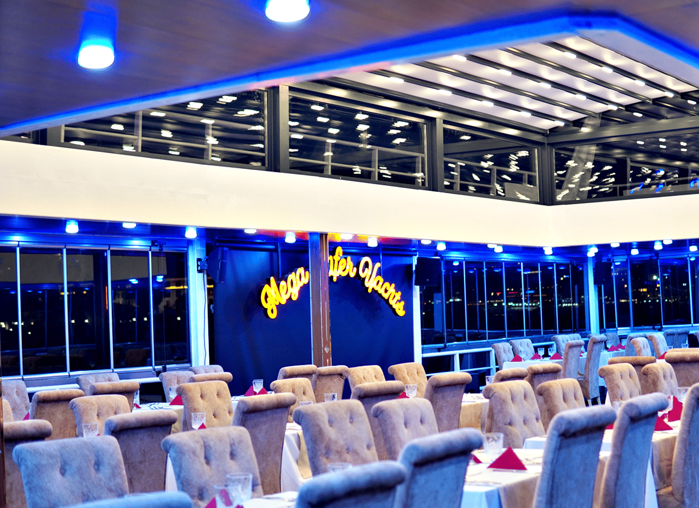 Istanbul: Bosporus-middagscruise og show med privat bord