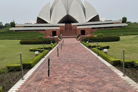 From Delhi Airport: Layover Guided Old &amp; New Delhi TourFull Day New &amp; Old Delhi Tour With Car, Guide &amp; Entry Fees