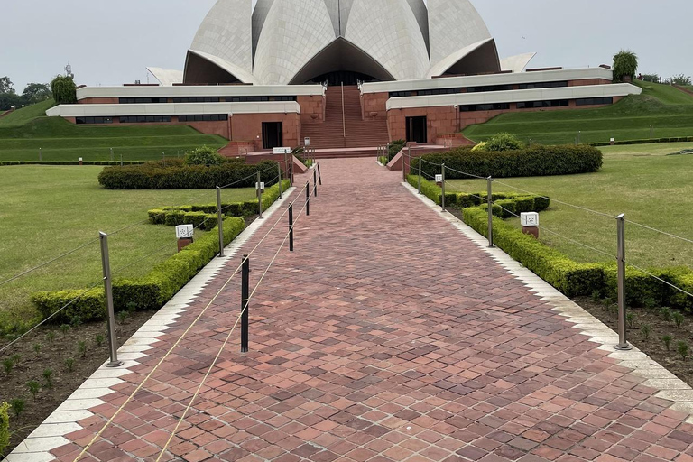 From Delhi Airport: Layover Guided Old &amp; New Delhi TourFull Day New &amp; Old Delhi Tour With Car, Guide &amp; Entry Fees