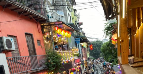 Hanoi: Train Street & Street Food: Eat Like a Local
