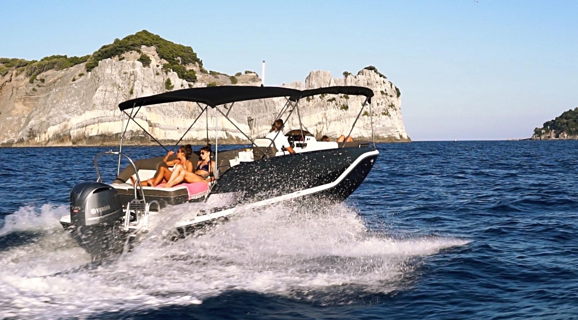 Unsere Bootstour durch die Cinque Terre mit Getränken und Pesto-Verkostung
