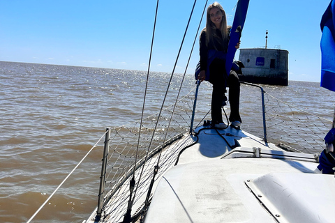 1 hr 30 sailboat ride, the best views of Buenos Aires city.