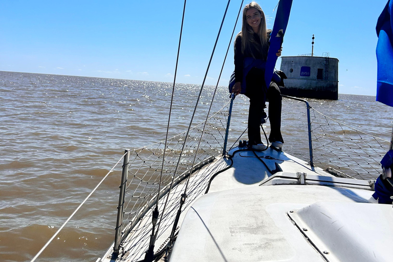 1 hr 30 sailboat ride, the best views of Buenos Aires city.