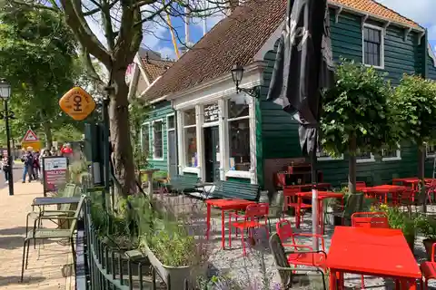 Zaanse Schans: Wine Tasting with Chateau Amsterdam
