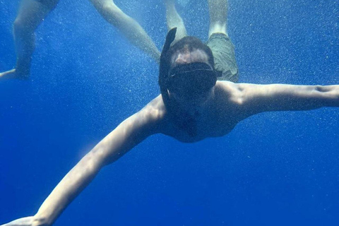 Larnaca: Mini crociera in sottomarino giallo con sosta per nuotare