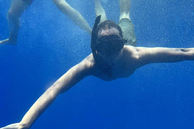 Larnaca: Mini crociera in sottomarino giallo con sosta per nuotare