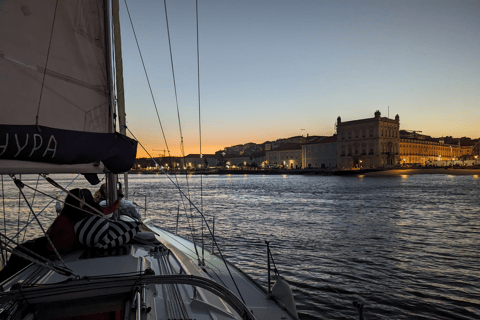 Lisbon: 2 hr boat tour. Shared experience. Day-Sunset-Night Lisbon: Boat tour. Shared sailing experience. Night Tour.