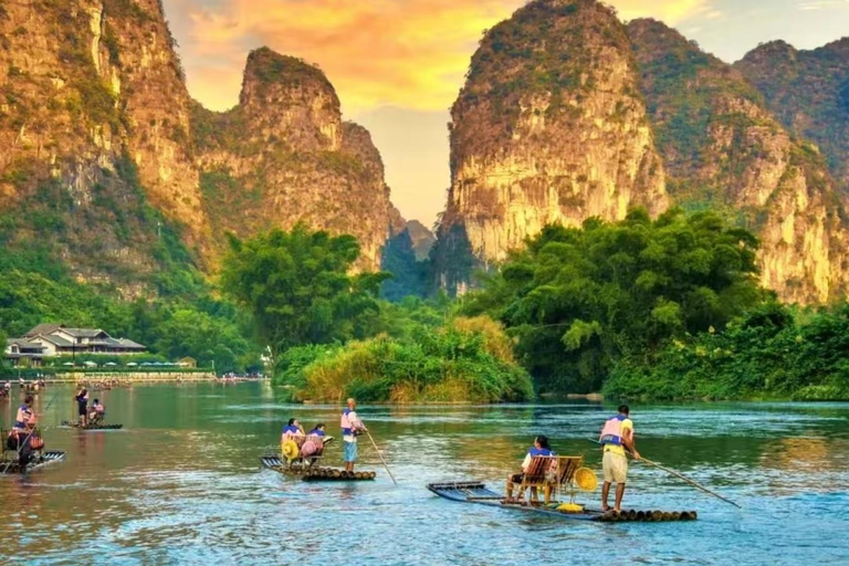 阳朔：天际线山脊、玉龙江和十里画廊阳朔：天际线山脊、玉龙河和十里画廊