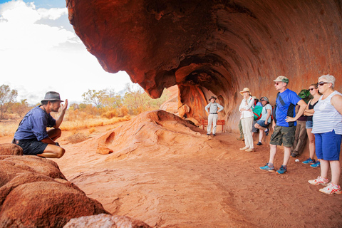 From Alice Springs: Day Trip to Uluru with BBQ Dinner