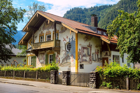 Linderhof Palace + Ettal + Oberammergau: Day tour with Peter from the hotel (6 people) Linderhof Palace + Ettal + Oberammergau: Private Tour with Peter