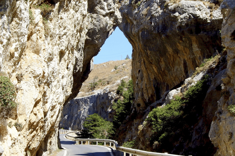 Segredos do oeste de Creta e excursão particular a Rethymno saindo de ChaniaVeículo Premium com 3 assentos