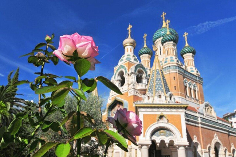 Esplorate Èze e la Costa Azzurra a bordo di una Renault Mégane E-Tech.Scopri Èze e la Costa Azzurra con una Renault Mégane E-Tech.
