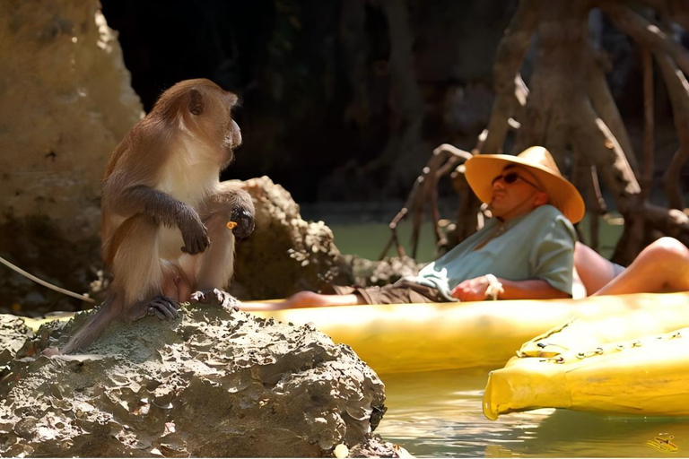 Phuket : Phang Nga, Hong et les îles James Bond en grand bateauExcursion d&#039;une journée en bateau dans la baie de Phang Nga