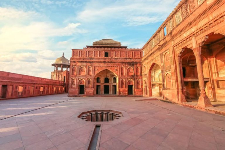 4 notti / 5 giorni: Tour del Triangolo d&#039;Oro Delhi -Agra -Jaipur.Pacchetto Tour del Triangolo d&#039;oro di Delhi / Agra / Jaipur