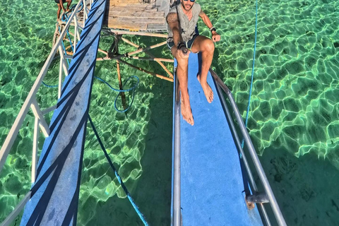 Palawan: El Nido to Coron 3-Day Group Boat Expedition