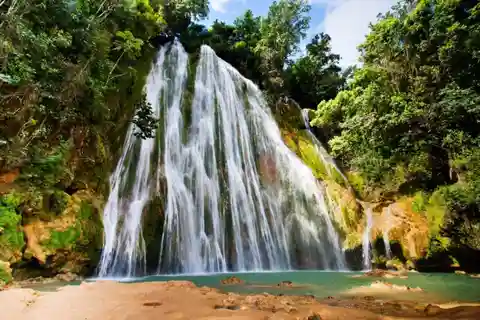 Punta Cana: Samana, El Limon & Bacardi Island Tour