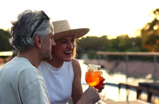Berlin: Sightseeing-Bootstour + Lounge-Deck + Getränke und Snacks