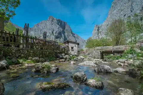 Excursión Picos de Europa: Bulnes con funicular y cueva del queso Cabrales