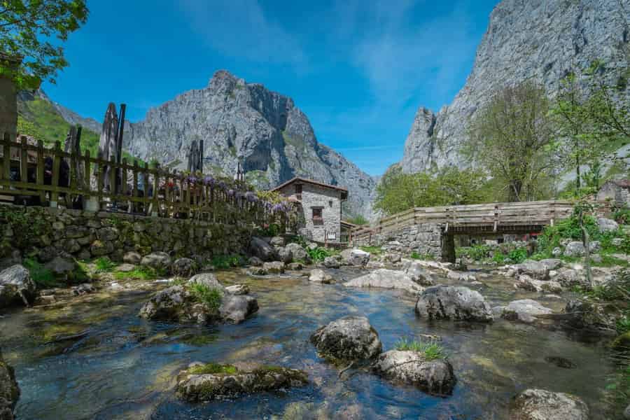 Ausflug in die Picos de Europa: Bulnes mit Standseilbahn und Cabrales-Käsehöhle