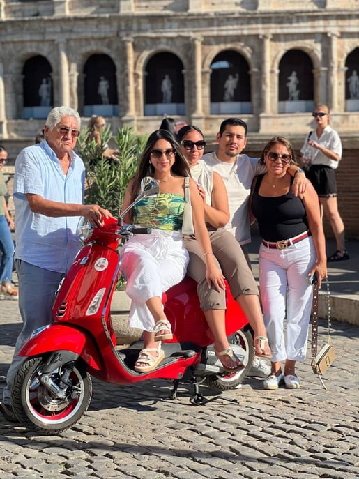Rom: Vespa-Tour & professionelles Fotoshooting Rom: Vespa-Tour ...