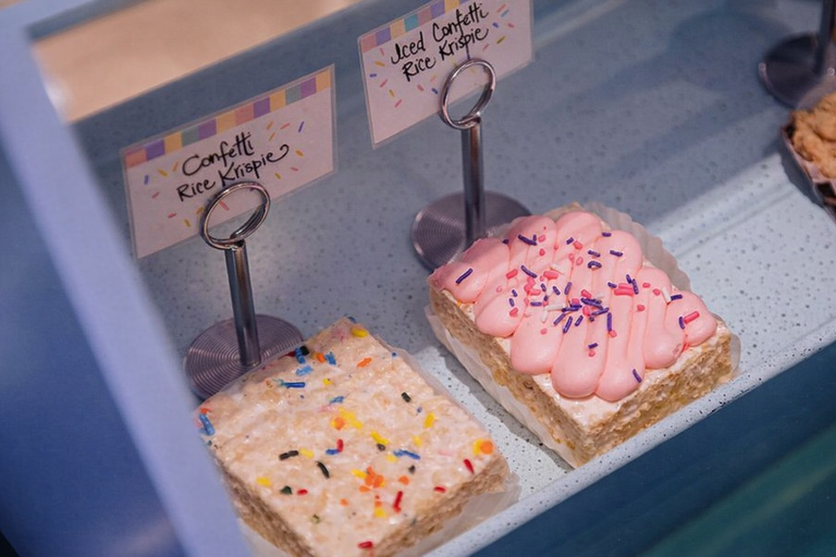 Chicago: Iconic Foods Walking Tour with Local Guide