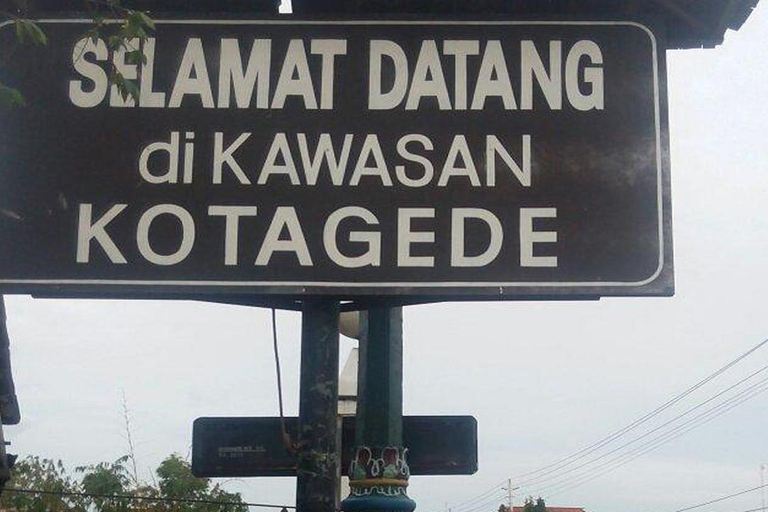 Yogyakarta: Prambanan Temple, Kota Gede & Beach Tour