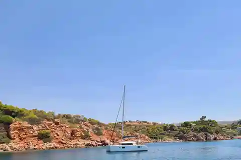 Rhodes: Half Day Catamaran Cruise to Lindos with Lunch