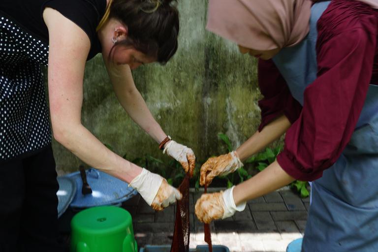 Yogyakarta: Contemporary Batik Workshop with Natural Dyeing Short Course Batik Workshop