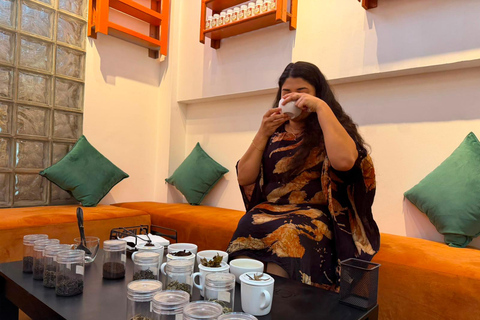 Colombo: Private Tuk-Tuk City Tour with Guide & Tickets Colombo: Private Tuk-Tuk Tour & Authentic Ceylon Tea Tasting