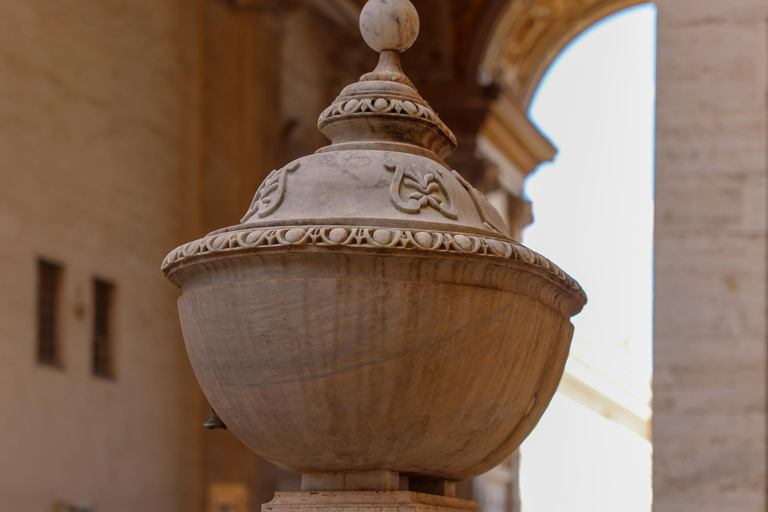 Rome: St. Peter’s Basilica & Underground Tombs Tour Group Tour in French