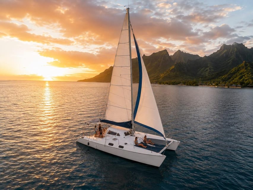 Croisière Privée You & Me au Sunset sur un Catamaran, Bulles & Tapas