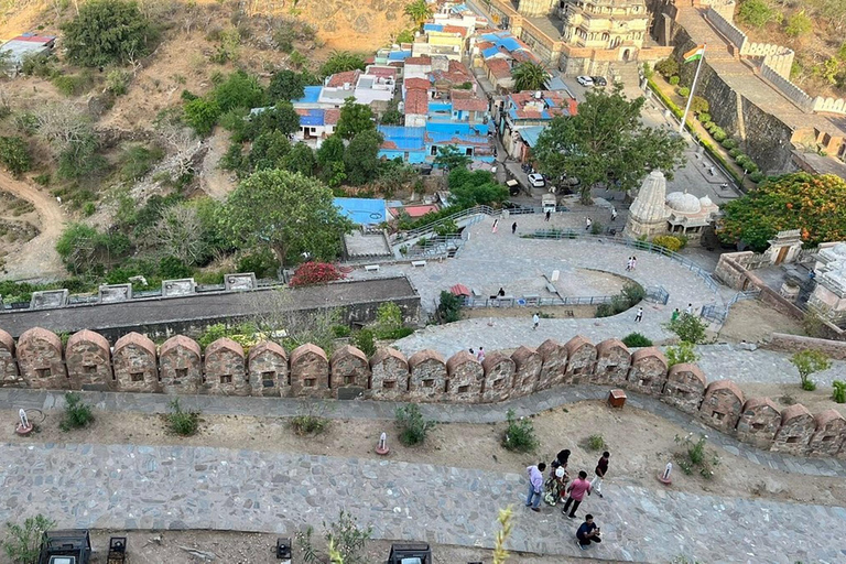 Kumbhalgarh Fort tour with english speaking guide Tour with Udaipur Pickup Drop